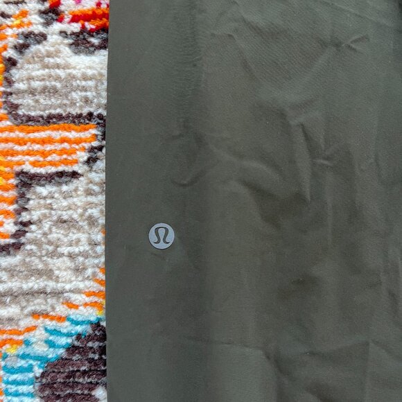 GREEN LULU LEMON SURGE JOGGER (SHORT INSEAM) SIZE L - Picture 3 of 3